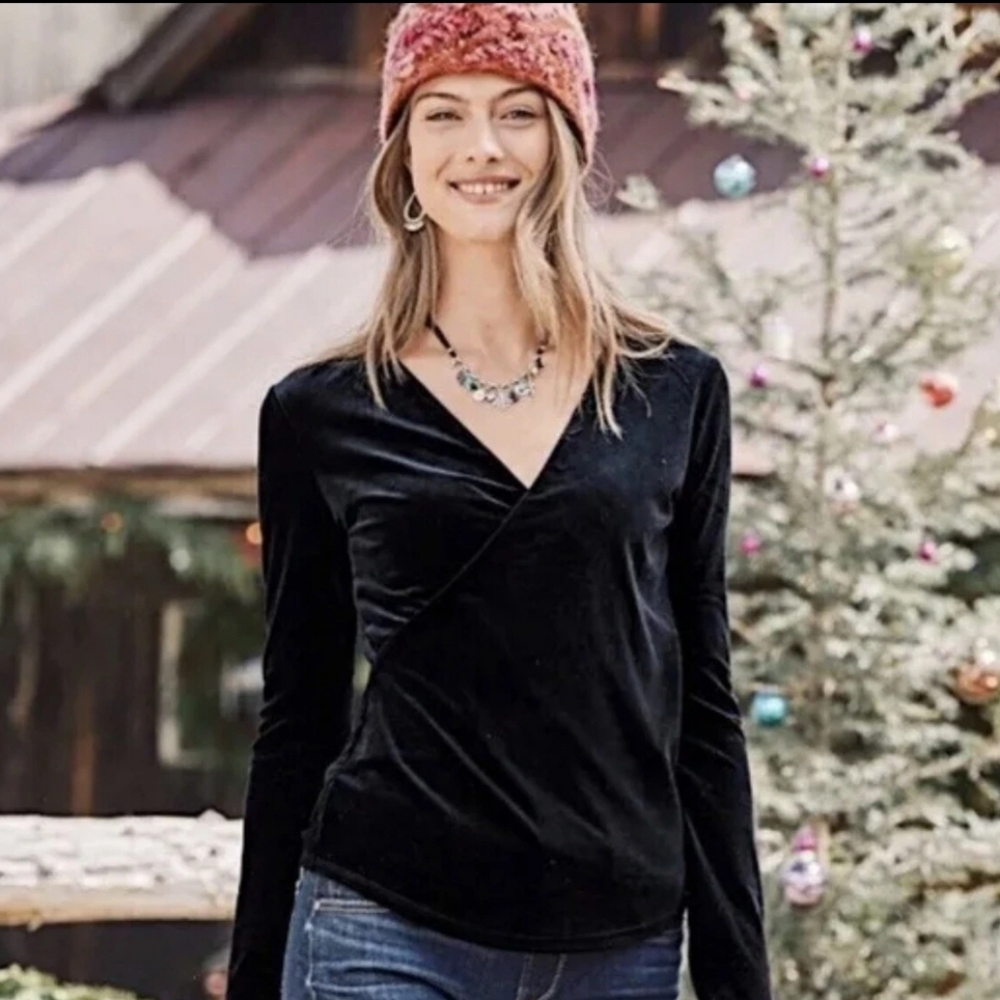 Sundance Velvet Wrap Top XS